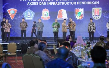 Wali Kota Pekanbaru Agung Nugroho Raih Penghargaan Peduli Akses dan Infrastruktur Pendidikan