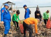 Jaga Kebersihan Sungai, Satpolairud Polres Inhil Libatkan Warga Pesisir