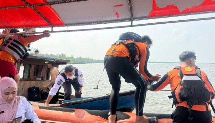 Mesin Kapal Mati di Perairan Sungai Dua Batang Suir, 6 Penumpang Dievakuasi Tim SAR