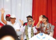 Pawai Alegoris HUT RI di Pulau Punjung Semarak, Bupati Annisa Sapa Warga dari Dekat