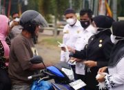 Udara Tidak Sehat Diduga Akibat Karhutla, Pemkab Dharmasraya Bagikan Ribuan Masker