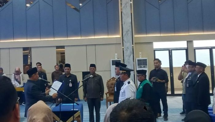 Pemko Pekanbaru Rombak Jajaran Pejabat, 19 Pejabat Dilantik Markarius Anwar