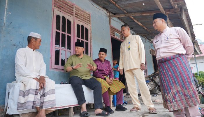 Jumat Bersedekah, Diskominfo Siak Turun Langsung Bantu Lansia dan Warga Membutuhkan