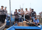 Dukung Program Prioritas Kapolri, Polres Inhil Bantu Tiga Mesin Katinting bagi Nelayan