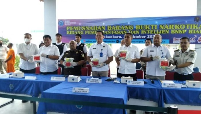 BNNP Riau Musnahkan 4,9 Kg Sabu Senilai Rp7,37 Miliar, Diduga Akan Dikirim ke Palembang